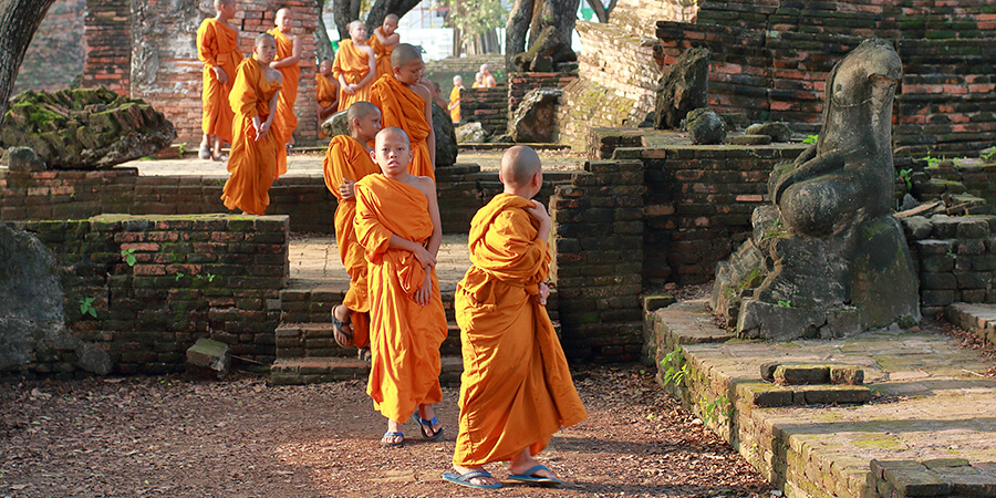 Buddhistische Mönche im Tempel in Nordthailand