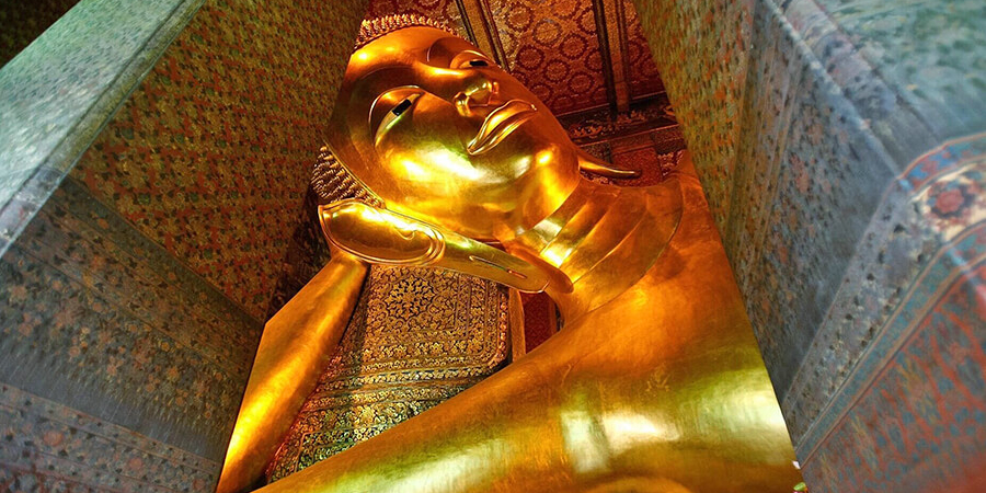 Der riesige liegende Buddha in Bangkok