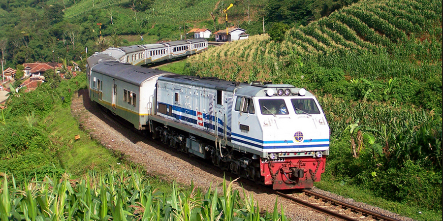 Unsere Asien Rundreise beinhaltet auch eine Zugfahrt von Bandung nach Jogayakarta auf Java